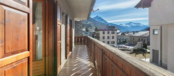 Apartment '2' with Shared Garden