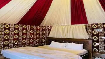 Chambre Panoramique Double ou avec lits jumeaux, salle de bains privée, vue montagne