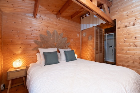 Bed sheets. Holiday Home “Chalet” with Private Terrace and Shared Garden