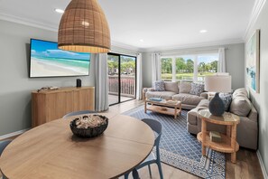 TV - 2BD Condo, Bay Views, 6-Passenger Golf Cart, Pool (Miramar Beach)