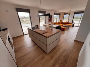 Interior - 4-bedroom rooftop flat with 180° views (Zonza)