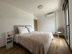 Iron/ironing board, internet, bed sheets - 4-bedroom rooftop flat with 180° views (Zonza)
