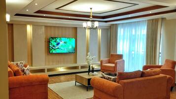 Apartment, 4 Bedrooms, Accessible, Smoking | Interior