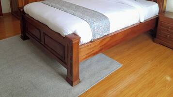 Apartment, 4 Bedrooms, Accessible, Smoking