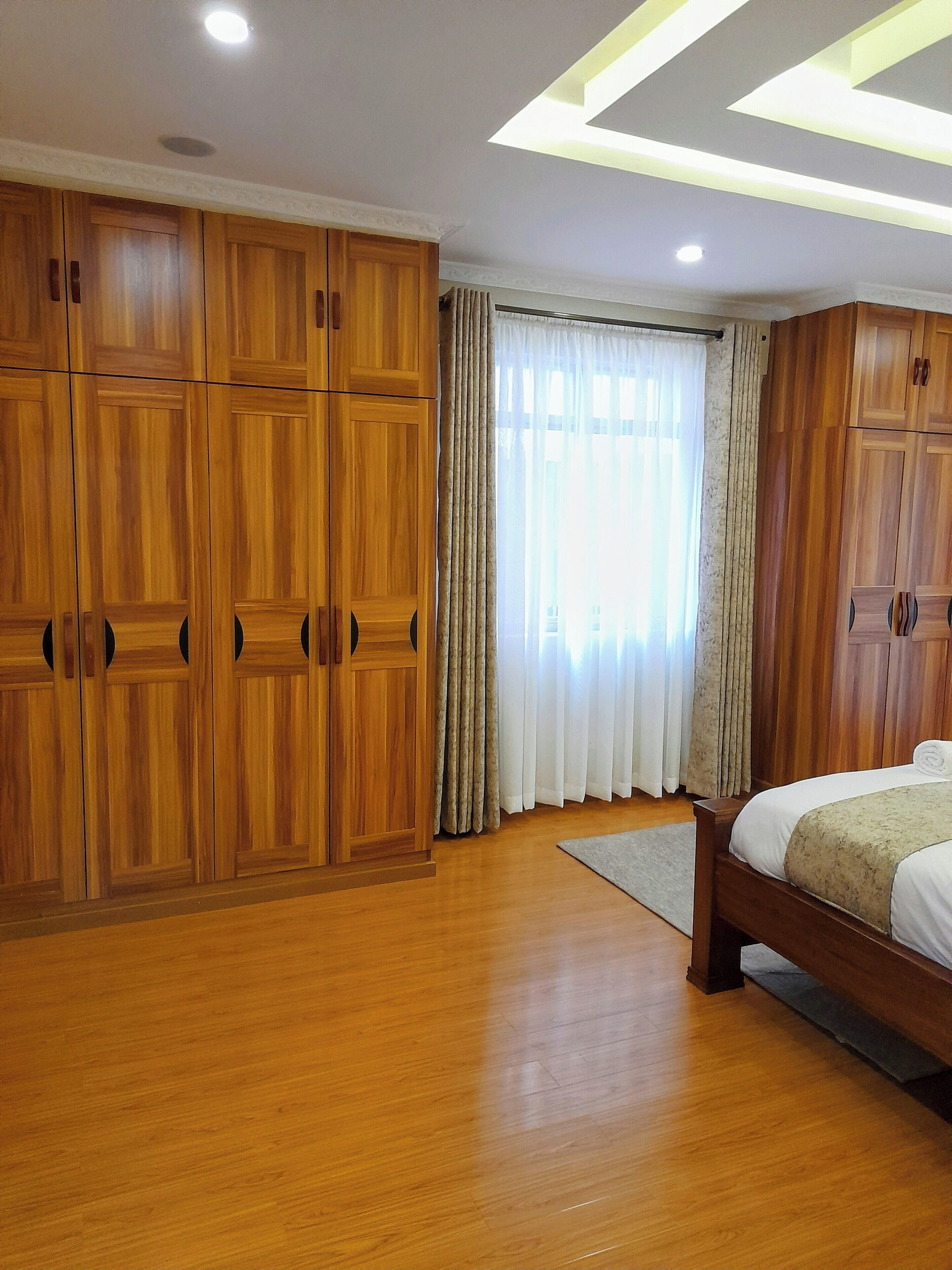 Apartment, 4 Bedrooms, Accessible, Smoking