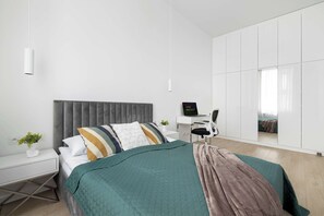 Desk, iron/ironing board, travel cot, WiFi - Functional Apartment in Lublin | Place to Work | Balcony (Lublin)