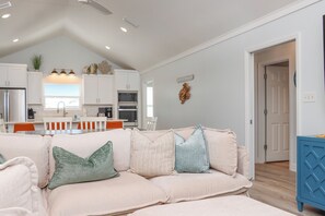 Living area - ☀️ My Tide - Beachfront Swim Spa - Pet Friendly 🌴 (Cape San Blas)