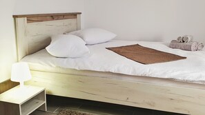 4 bedrooms, WiFi, bed sheets