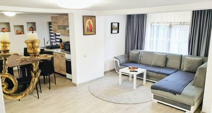 Casa La Doi Papuci Valea Doftanei.
Escape the noise. Discover real peace.