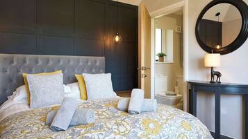 Iron/ironing board, WiFi, bed sheets, wheelchair access