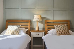 Iron/ironing board, WiFi, bed sheets, wheelchair access - Host & Stay | Toad Cottage (Swannington)