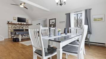 House, 3 Bedrooms | Dining