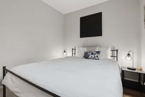 House, 3 Bedrooms - Cozy Chalet With Hot Tub And Pool 3 Bedroom Home (Albrightsville)