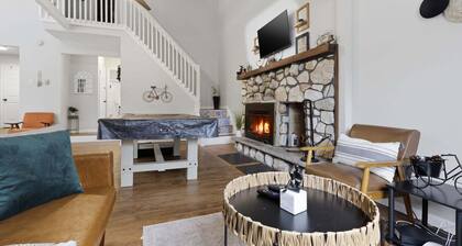 Cozy Chalet With Hot Tub And Pool 3 Bedroom Home