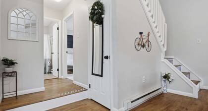 Cozy Chalet With Hot Tub And Pool 3 Bedroom Home