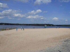 House, 3 Bedrooms | Beach - Cozy Chalet With Hot Tub And Pool 3 Bedroom Home (Albrightsville)