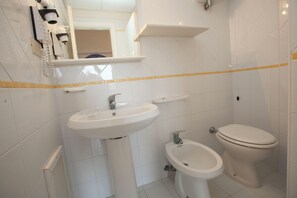 Superior Triple Room | Bathroom - FRUIT VILLAGE BAIA DELLA ROCCHETTA (Briatico)