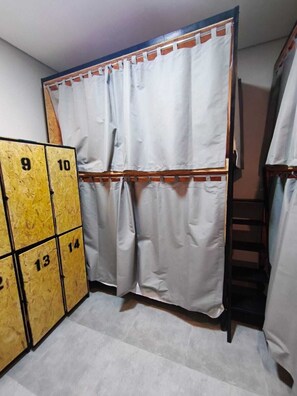 Dortoir Partagé Confort, dortoir mixte | Intérieur