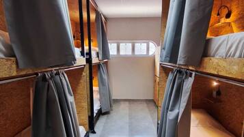 Classic Shared Dormitory, Women only