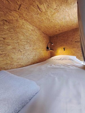 Dormitorio compartido clásico, solo para mujeres | Wifi gratis 