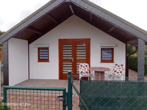 Outdoor dining - Lake pearl at Concordia (Seeland)