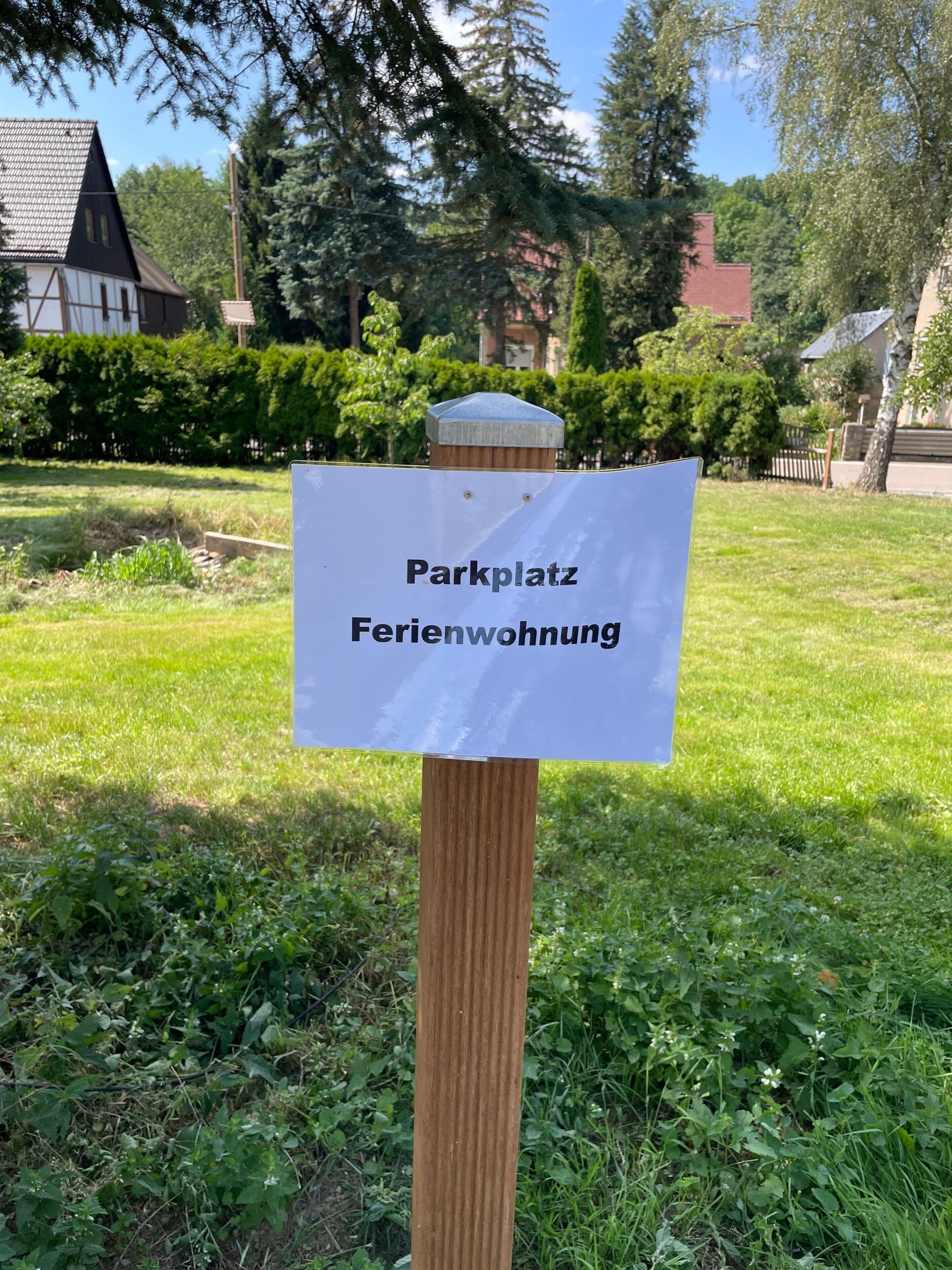 Señal que indica un parque y zona recreativa.