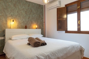 WiFi, bed sheets