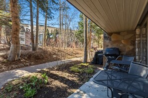 Outdoor dining - Cozy Mountain Getaway by InvitedHome | Pool, Hot Tub, Village Center (Vail)
