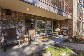 Outdoor dining - Cozy Mountain Getaway by InvitedHome | Hot Tub, Pool, Village Center (Vail)