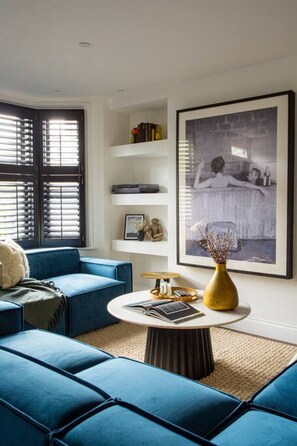 TV, stereo - The Luxury Fulham Townhouse (Parsons Green, London, UK)