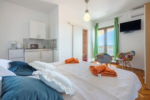 1 bedroom, free WiFi, bed sheets - Cozy studio apartment in Dramalj with balcony and fantastic sea view (Dramalj)