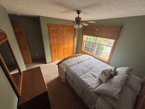 Bed sheets - Dale Hollow Lake House (Byrdstown)