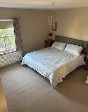 Room - Spacious cottage 25 minutes to the Peak District. Close to Alton Towers (Alton)