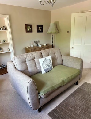 Living area - Spacious cottage 25 minutes to the Peak District. Close to Alton Towers (Alton)