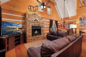 Smart TV, fireplace, table football - The Reward at Goose Island - Cherry Log,GA (Cherry Log)