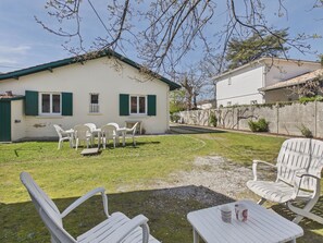 Outdoor dining - 300m from the sea, family home Betey area (Andernos-les-Bains)