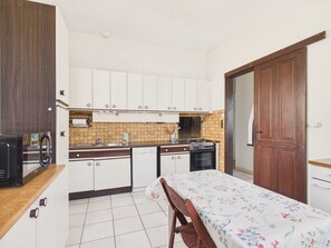 Fridge, microwave, oven, dishwasher - 300m from the sea, family home Betey area (Andernos-les-Bains)