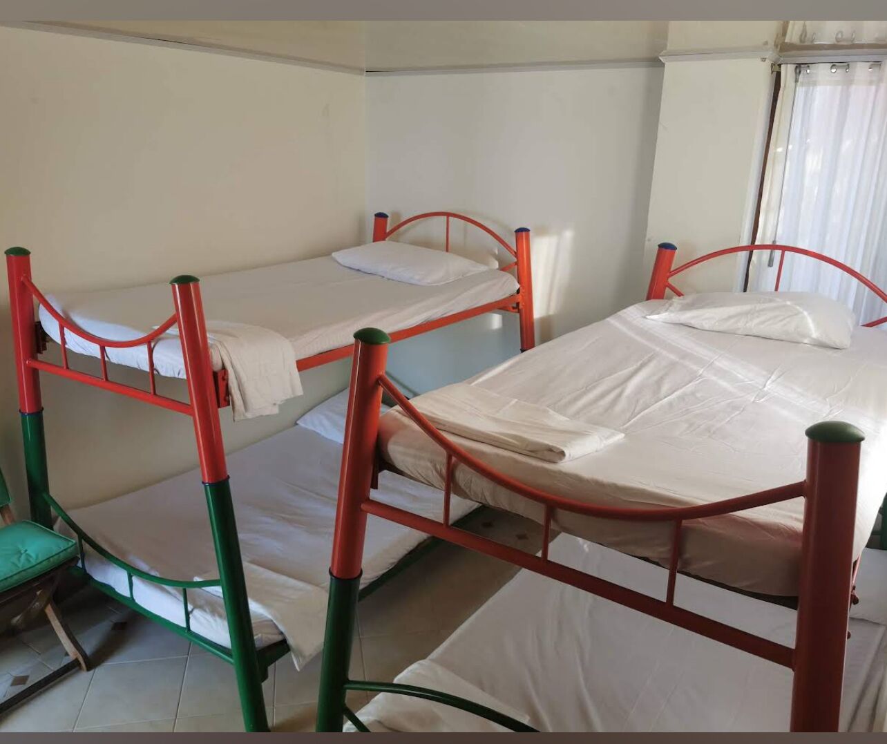 6 habitaciones, internet y ropa de cama 