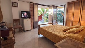 A bedroom with a bed, a TV, a desk, and a view of the outdoors. - VILLA LUZ house for rent in Mesitas del Colegio (El Colegio)