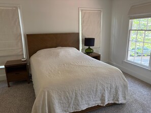 Iron/ironing board, Internet, bed sheets - Beautiful house in perfect Raleigh neighborhood (Raleigh)