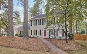 Exterior - Beautiful house in perfect Raleigh neighborhood (Raleigh)