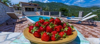 Rustic Villa Fragola with heated pool