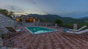 A heated pool - Rustic Villa Fragola with heated pool (Duge Njive)