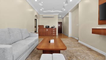 Deluxe Apartment, Balcony, Garden View | Egyptian cotton sheets, premium bedding, down comforters, in-room safe
