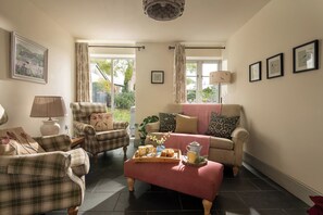 Living area - Shepherds Cottage (Corwen)