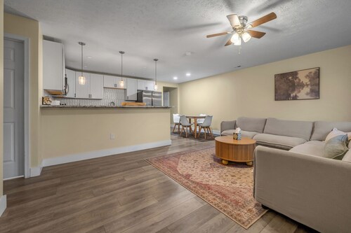 Large 4BR Ranch: Family & Group Friendly