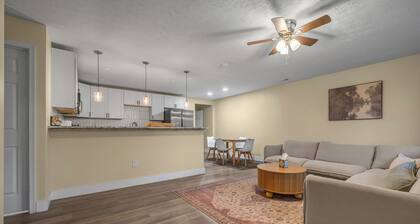 Large 4BR Ranch: Family & Group Friendly