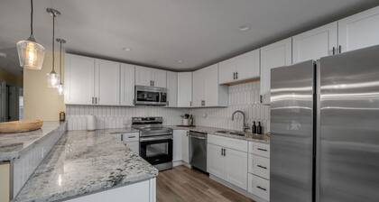 Large 4BR Ranch: Family & Group Friendly