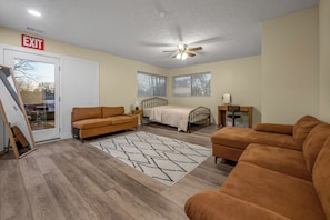 4 bedrooms, desk, free WiFi, bed sheets
