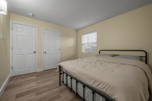 4 chambres, bureau, accès au Wi-Fi (inclus), literie fournie